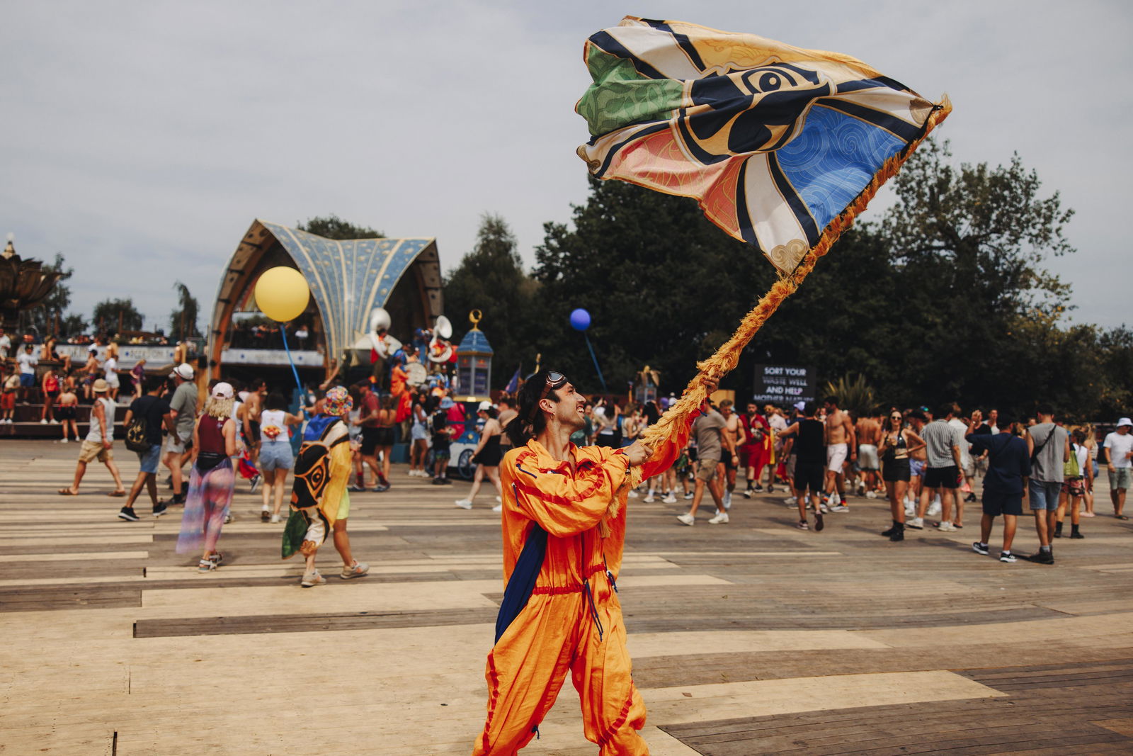 TOMORROWLAND - うめ RENZED - TOMORROWLAND 2025 MIX - YouTube